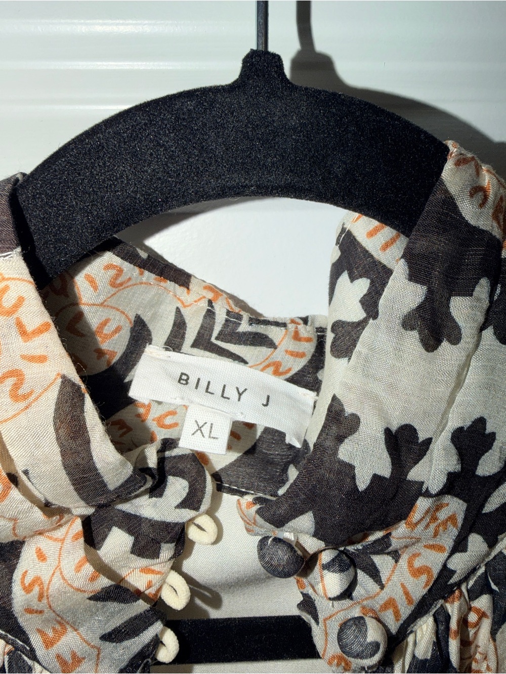 Billy J Women's Printed Button-Front Blouse in Black & Cream - Picture 9 of 9